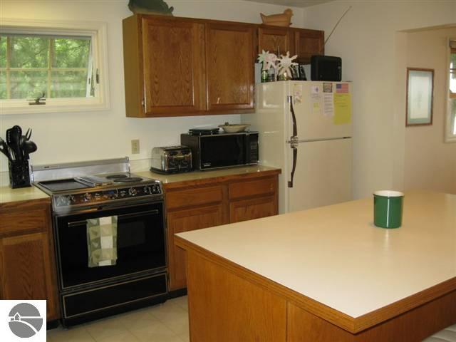 6172 Karlin Road Interlochen, MI 49643 - Photo 12 of 25 1718403-11.JPG
