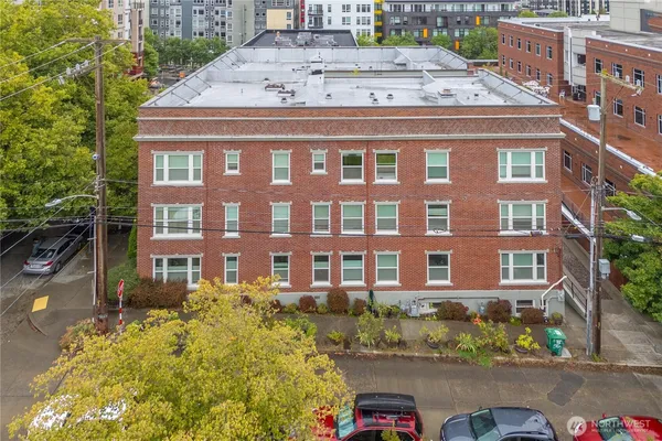 $288,000 | 905 Northeast 43rd Street, Unit 107, Seattle, WA 98105