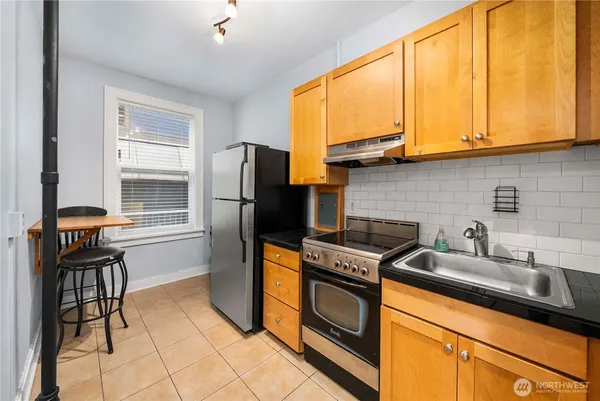 $288,000 | 905 Northeast 43rd Street, Unit 107, Seattle, WA 98105