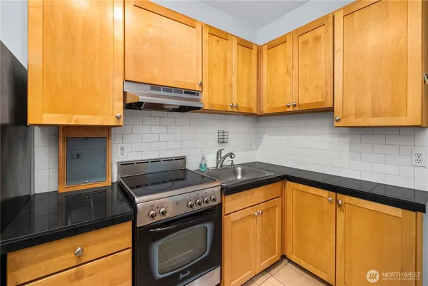 $288,000 | 905 Northeast 43rd Street, Unit 107, Seattle, WA 98105