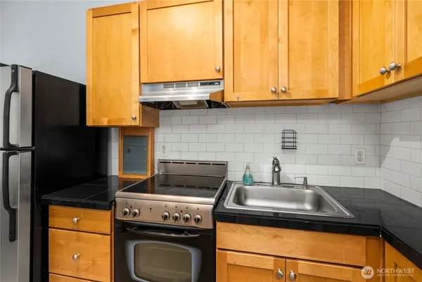 $288,000 | 905 Northeast 43rd Street, Unit 107, Seattle, WA 98105