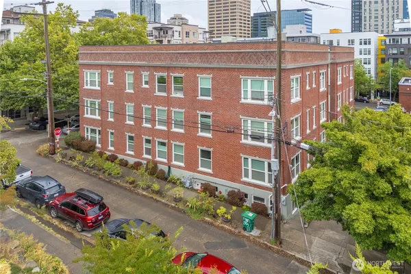 $288,000 | 905 Northeast 43rd Street, Unit 107, Seattle, WA 98105