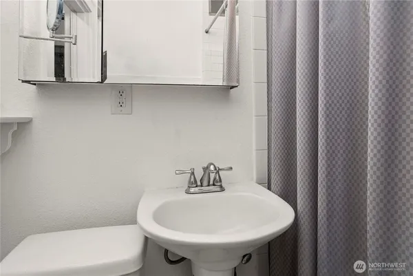 $288,000 | 905 Northeast 43rd Street, Unit 107, Seattle, WA 98105