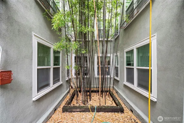 $288,000 | 905 Northeast 43rd Street, Unit 107, Seattle, WA 98105