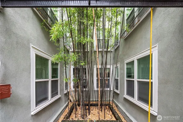 $288,000 | 905 Northeast 43rd Street, Unit 107, Seattle, WA 98105