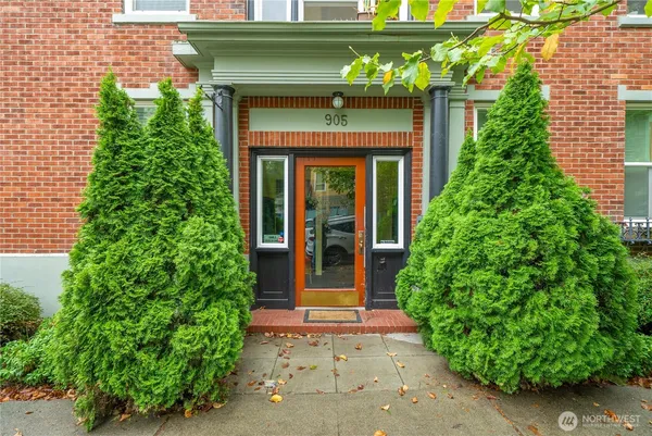 $288,000 | 905 Northeast 43rd Street, Unit 107, Seattle, WA 98105