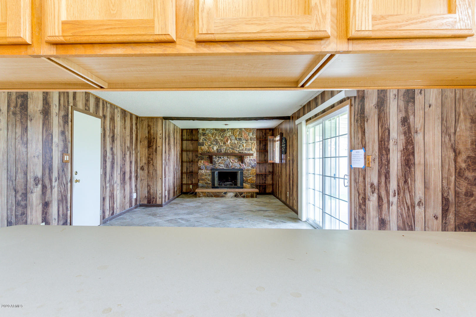 3210 West Calavar Road Phoenix, AZ 85053 - Photo 11 of 29 Living Room