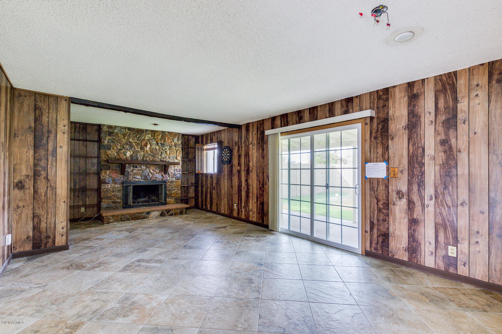 3210 West Calavar Road Phoenix, AZ 85053 - Photo 12 of 29 Living Room