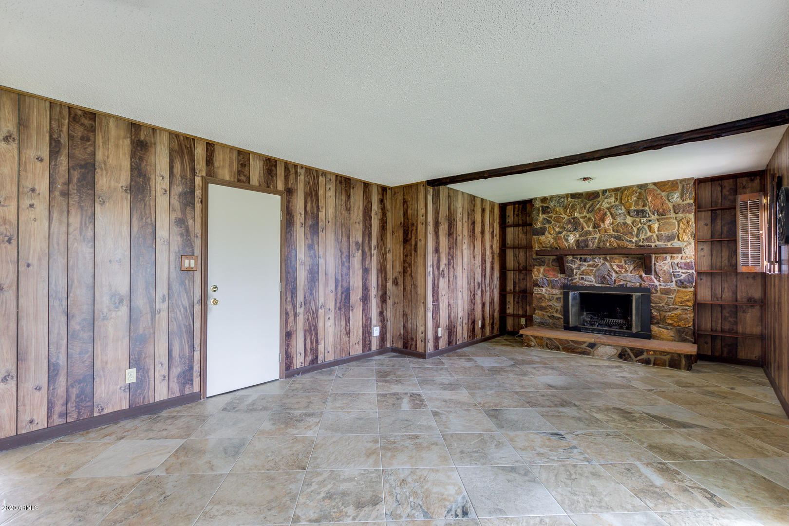 3210 West Calavar Road Phoenix, AZ 85053 - Photo 13 of 29 Living Room