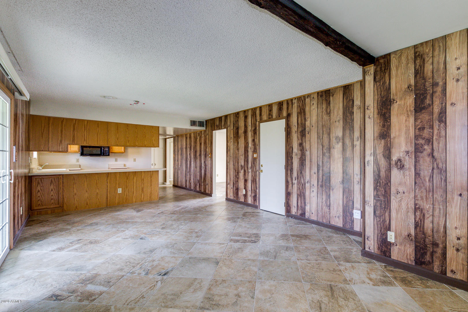 3210 West Calavar Road Phoenix, AZ 85053 - Photo 14 of 29 Living Room