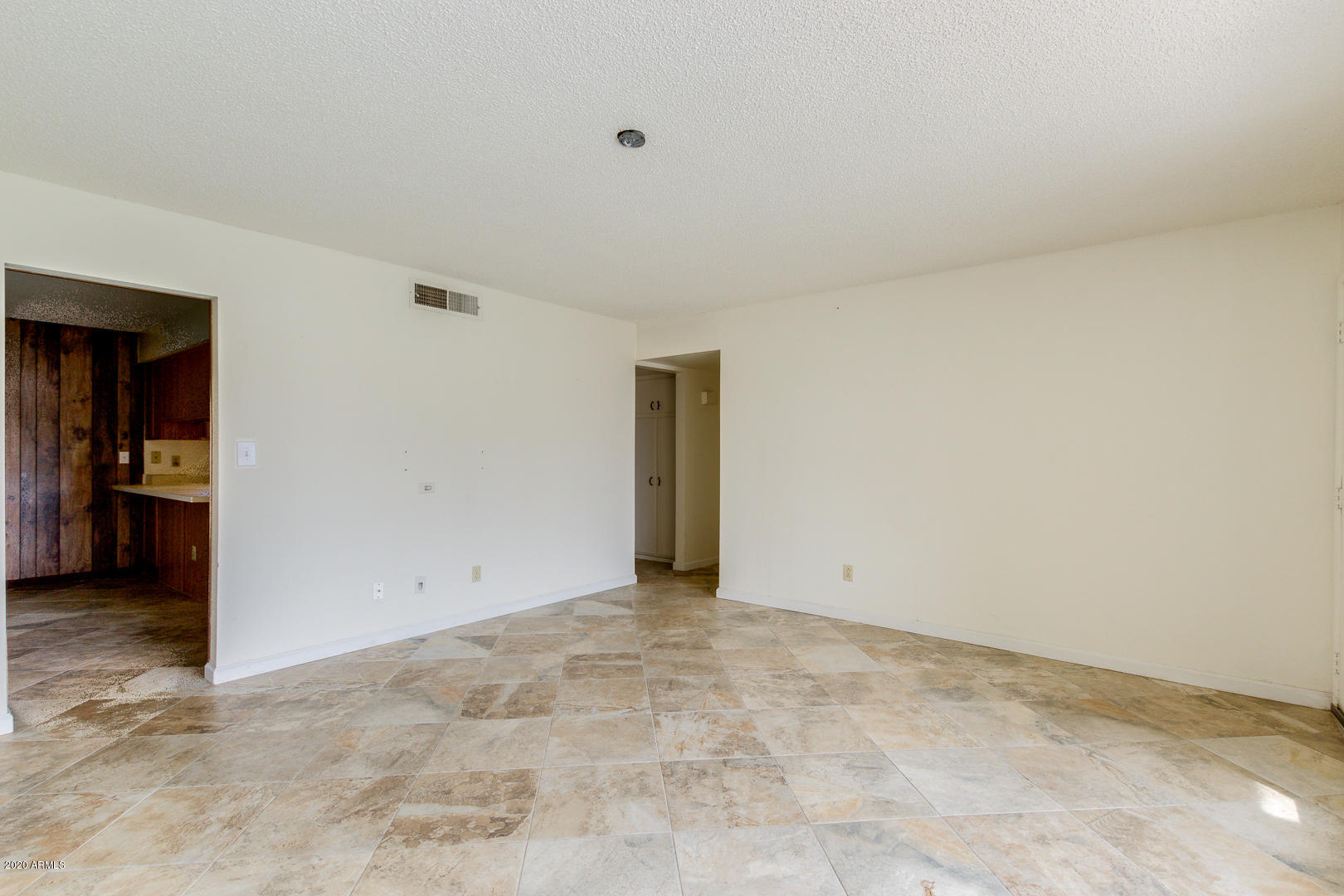 3210 West Calavar Road Phoenix, AZ 85053 - Photo 6 of 29 Family Room