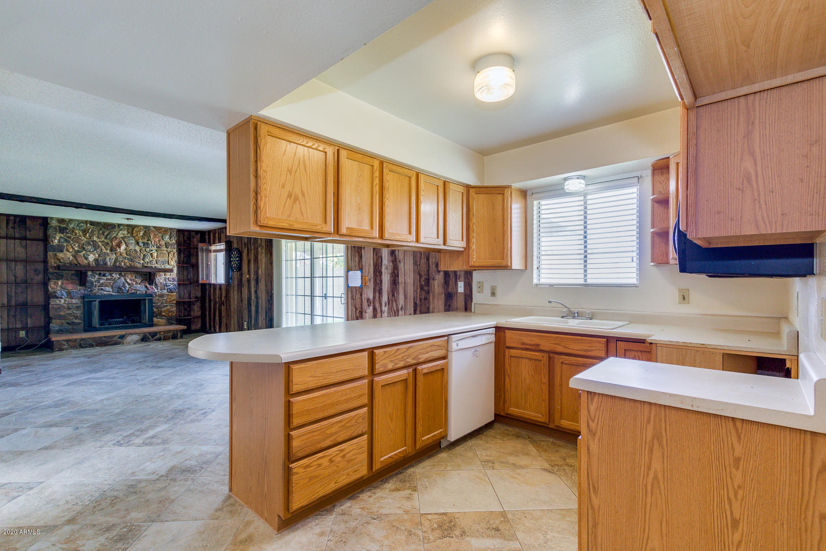 3210 West Calavar Road Phoenix, AZ 85053 - Photo 7 of 29 Kitchen