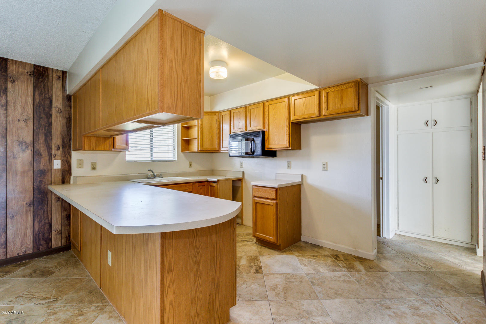 3210 West Calavar Road Phoenix, AZ 85053 - Photo 9 of 29 Kitchen