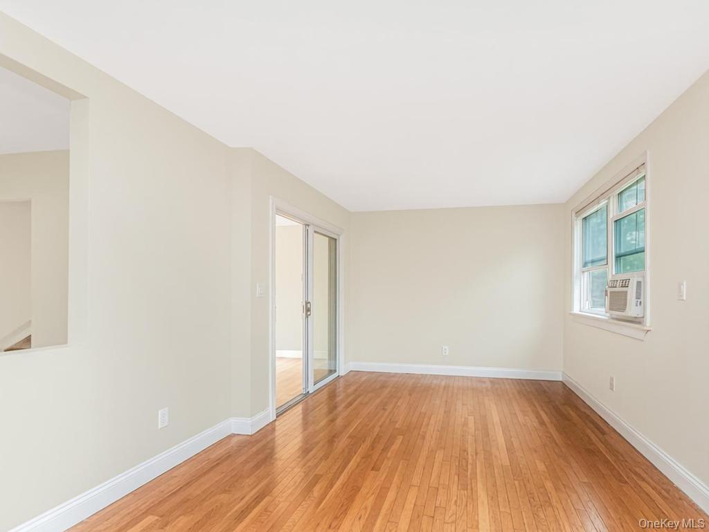 4004 Rombouts Avenue Bronx, NY 10466 - Photo 5 of 37