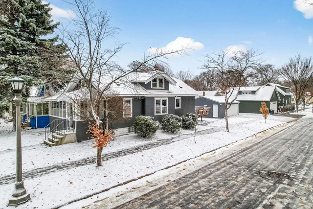 $500,000 | 1458 Juliet Avenue, St. Paul, MN 55105