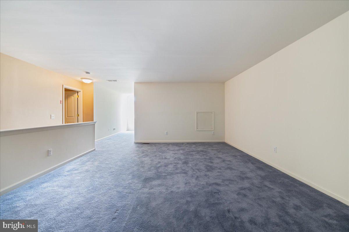 327 Melbourne Way Souderton, PA 18964 - Photo 26 of 44 an empty room with a natural light