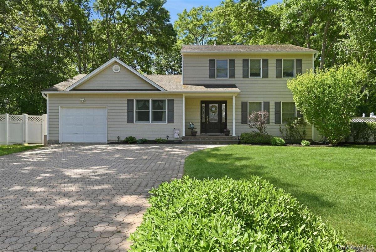 32 Scenic Hills Drive Ridge, NY 11961 - Photo 3 of 39