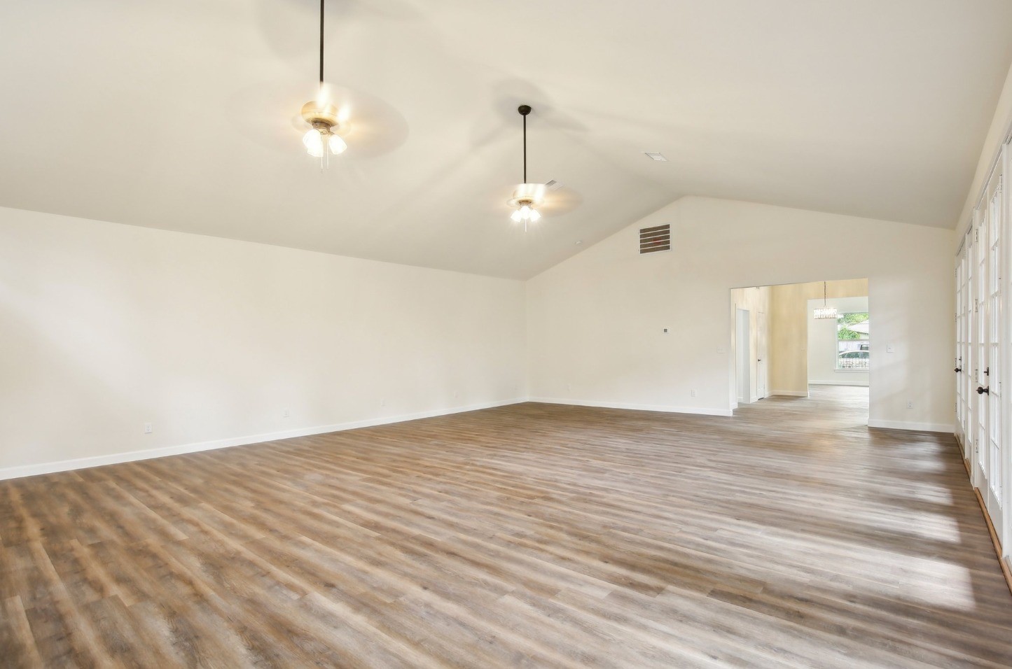 108 West 10th 1/2 Street Houston, TX 77008 - Photo 4 of 18 a view of empty room with wooden floor