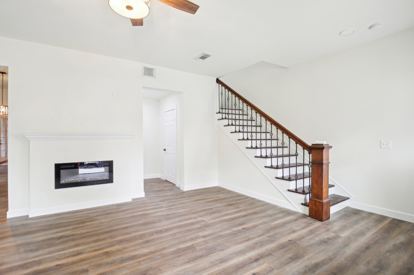 108 West 10th 1/2 Street Houston, TX 77008 - Photo 5 of 18 a view of an entryway with wooden floor