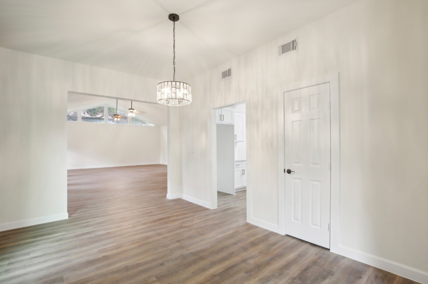 108 West 10th 1/2 Street Houston, TX 77008 - Photo 9 of 18 a view of a room with wooden floor and windows