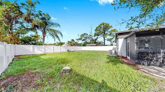 a view of back yard of the house