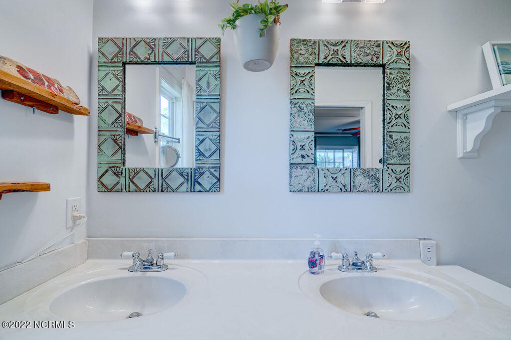 136 Watersfield Road Leland, NC 28451 - Photo 26 of 45 Guest hallway Bath