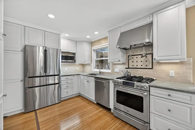 $1,298,000 | 1318 Huron Avenue, San Mateo, CA 94401