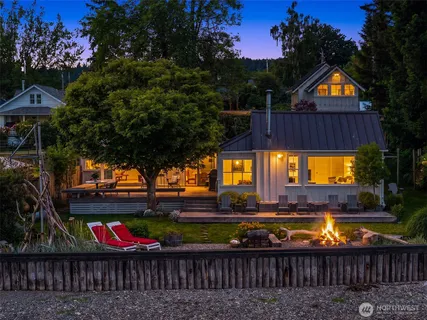 $1,650,000 | 10050 Southwest Dock Street, Vashon, WA 98070