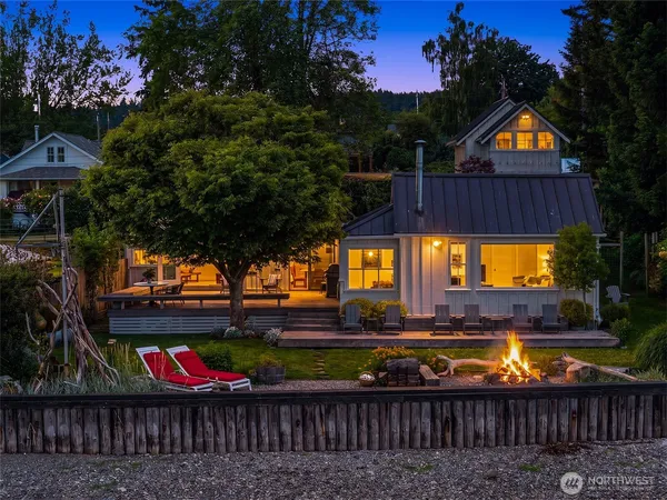 $1,650,000 | 10050 Southwest Dock Street, Vashon, WA 98070