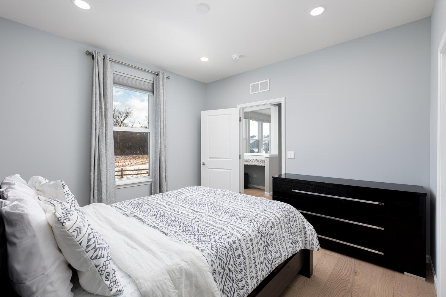 1127 Hibbard Road Naperville, IL 60563 - Photo 24 of 84