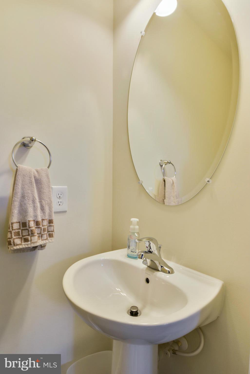 23543 Christina Ridge Square Ashburn, VA 20148 - Photo 11 of 27 Bath