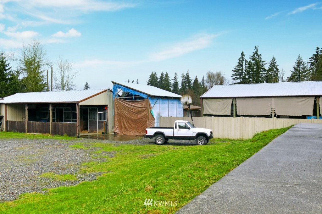 21802 Sweeney Road Southeast Maple Valley, WA 98038 - Photo 2 of 25