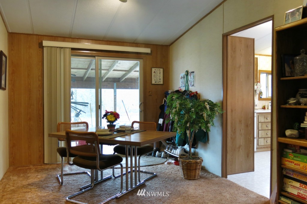 21802 Sweeney Road Southeast Maple Valley, WA 98038 - Photo 14 of 25