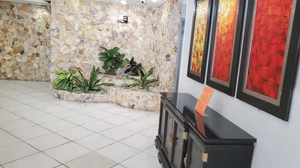 $1,750 | 1000 St Charles Place, Unit 215, Pembroke Pines, FL 33026