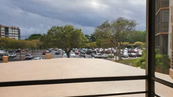 $1,750 | 1000 St Charles Place, Unit 215, Pembroke Pines, FL 33026