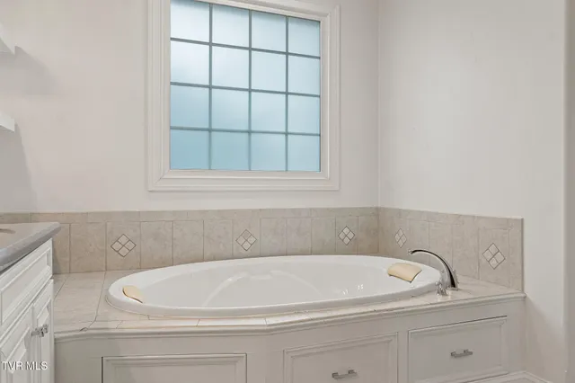 $779,900 | 773 Waterstone Circle, Greeneville, TN 37745