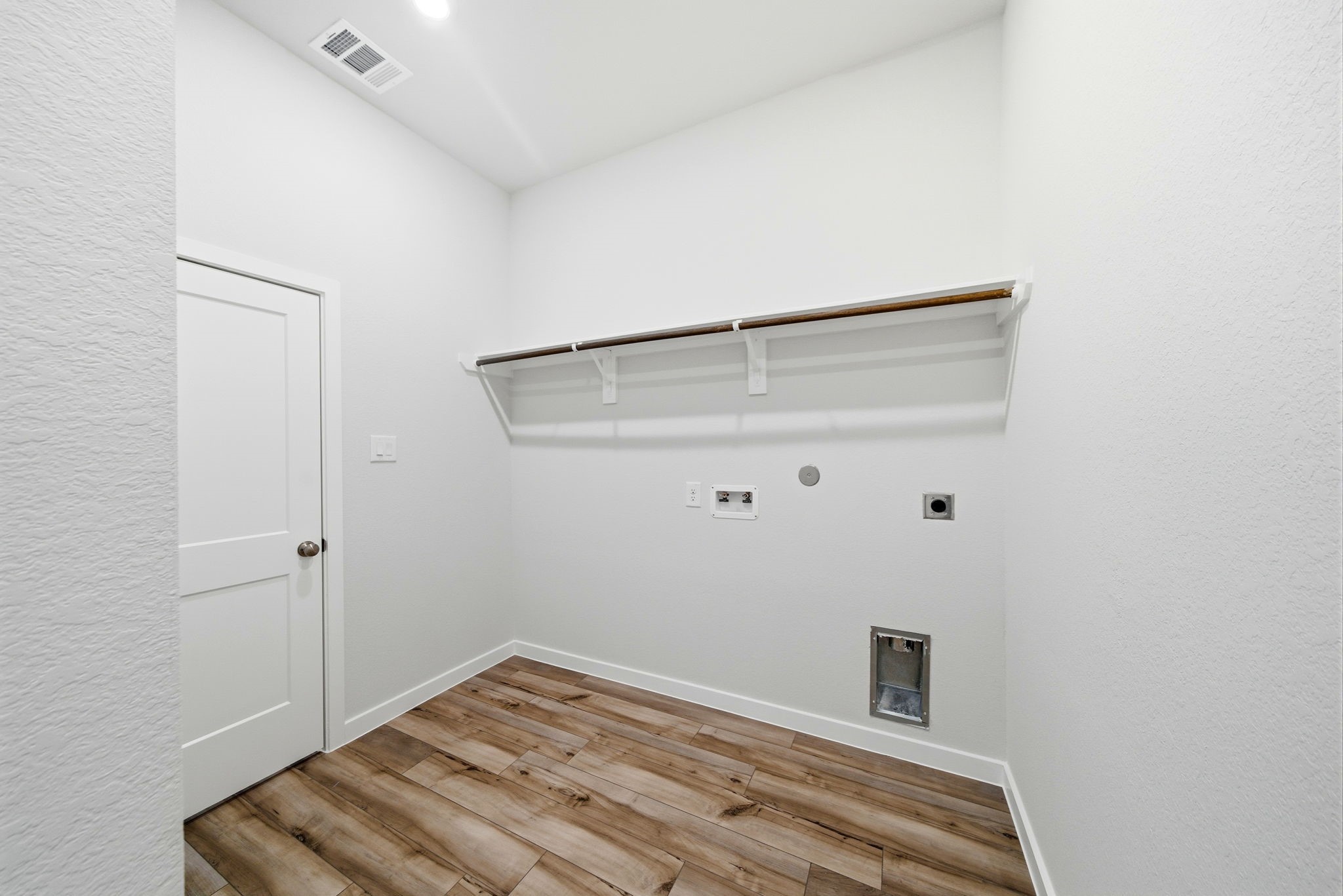 1593 Elm Place Angleton, TX 77515 - Photo 27 of 31 a view of small space with wooden floor