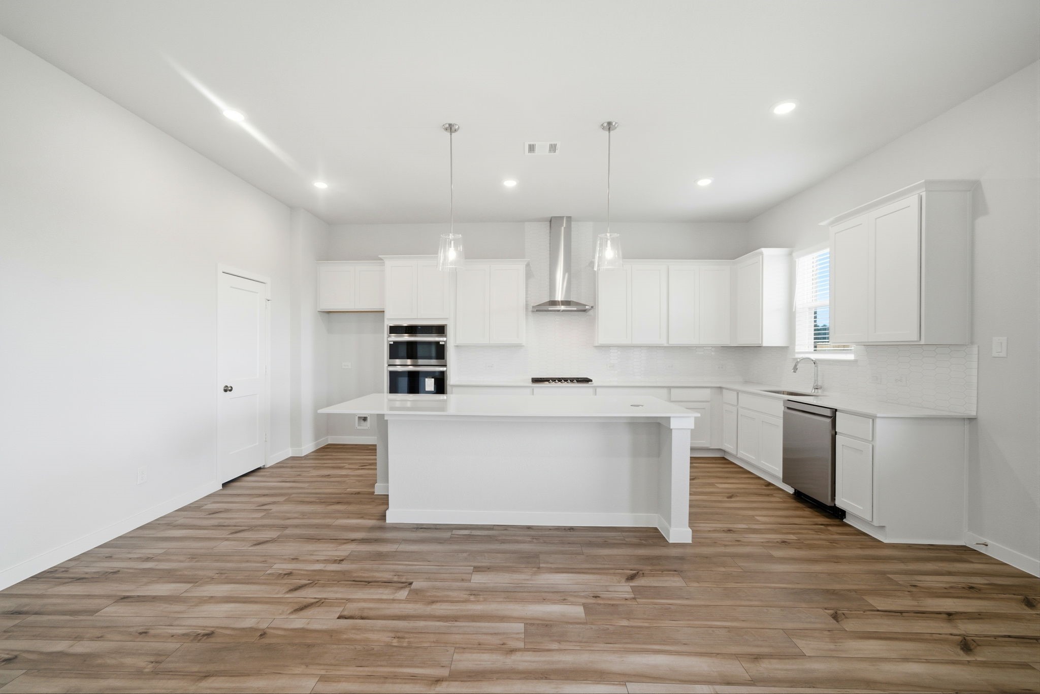 1593 Elm Place Angleton, TX 77515 - Photo 6 of 31 a view of kitchen with microwave oven and cabinets
