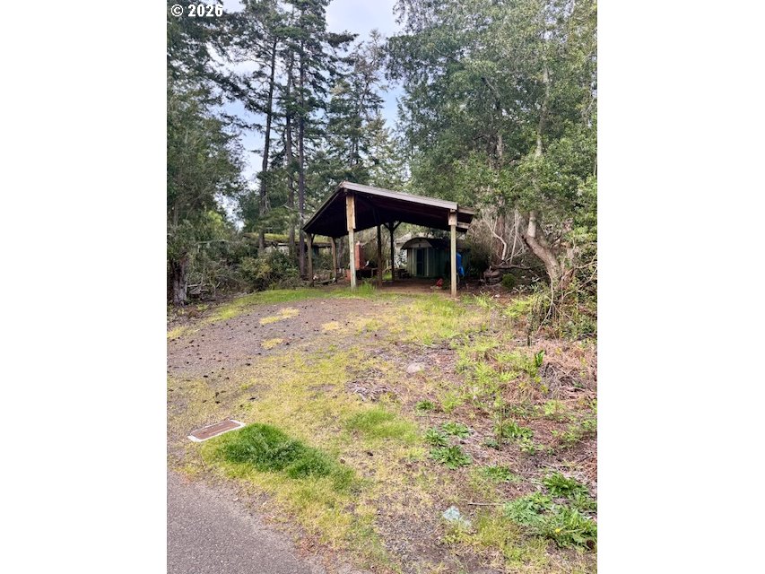 223 Azalea Street Florence, OR 97439 - Photo 3 of 17