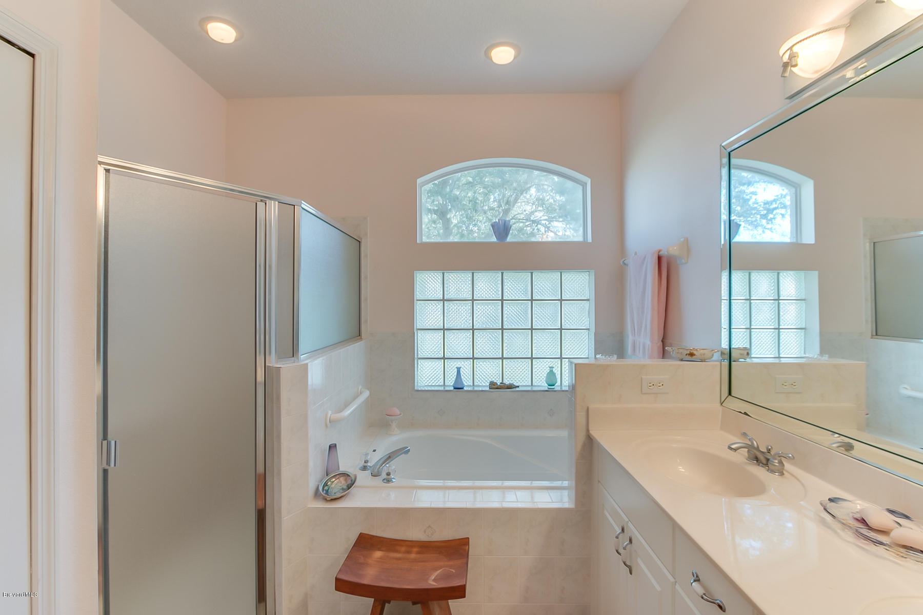 539 Renaissance Avenue Melbourne, FL 32940 - Photo 18 of 29 Master Bath