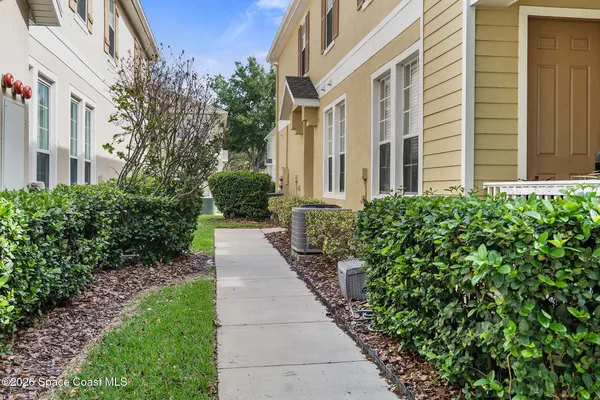 a view of a pathway with house on both side