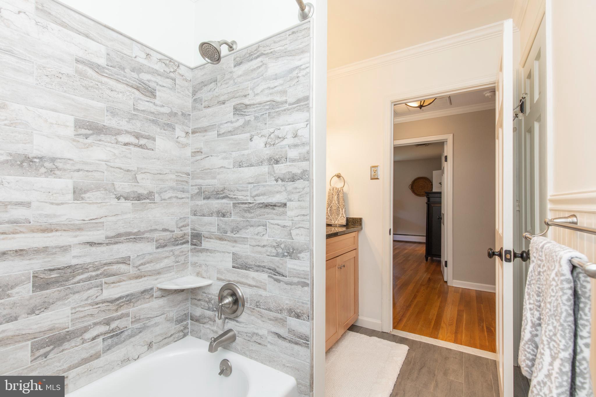 966 Ethan Allen Road Berwyn, PA 19312 - Photo 27 of 43 Hall Full Bathroom
