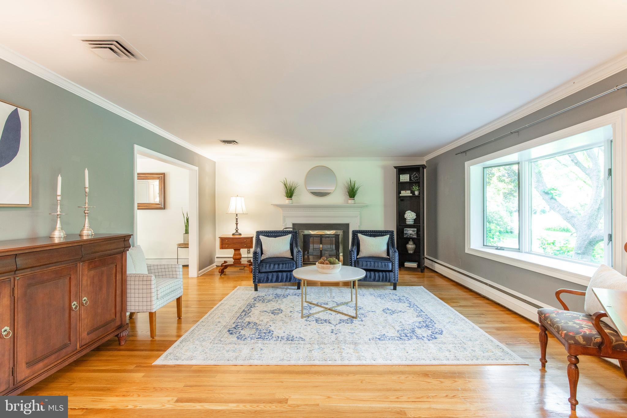 966 Ethan Allen Road Berwyn, PA 19312 - Photo 6 of 43 Living Room