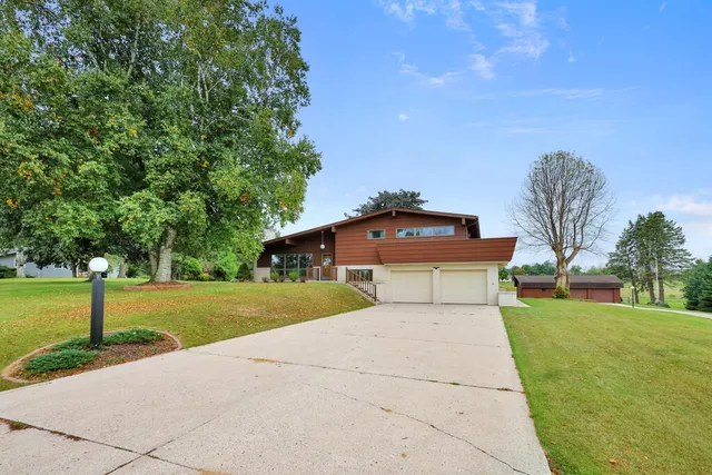 $390,000 | 2315 Berringer Road, Kossuth, WI 54220