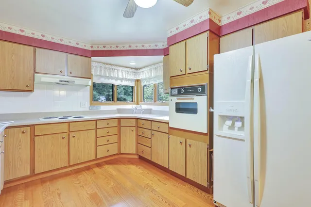 $390,000 | 2315 Berringer Road, Kossuth, WI 54220