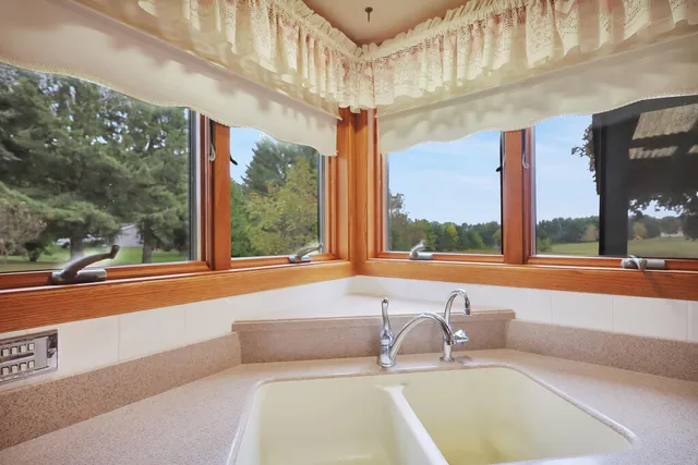 $390,000 | 2315 Berringer Road, Kossuth, WI 54220