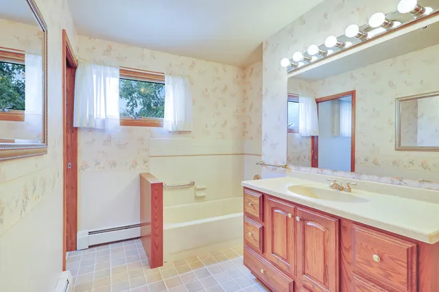 $390,000 | 2315 Berringer Road, Kossuth, WI 54220