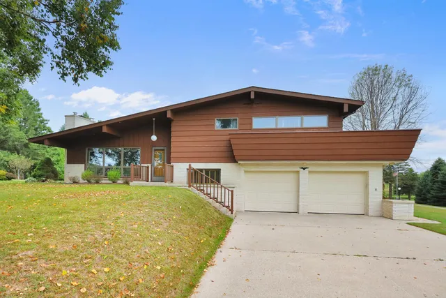 $390,000 | 2315 Berringer Road, Kossuth, WI 54220