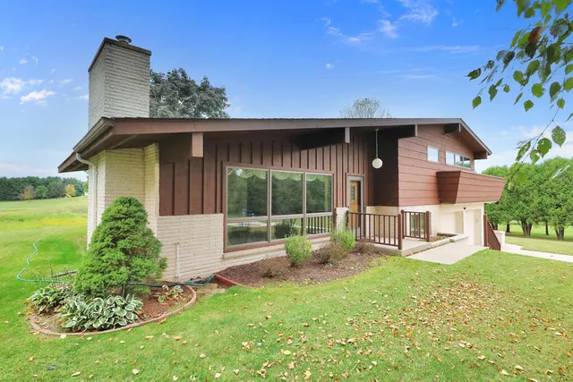 $390,000 | 2315 Berringer Road, Kossuth, WI 54220