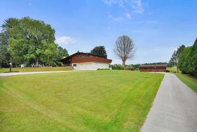 $390,000 | 2315 Berringer Road, Kossuth, WI 54220